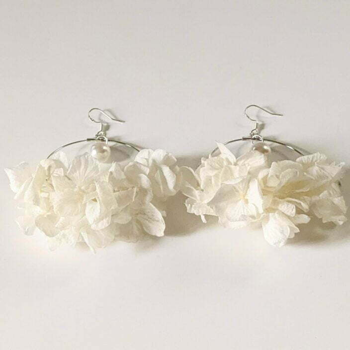 Boucles d’oreilles créoles en fleurs stabilisées, Naëlle 3