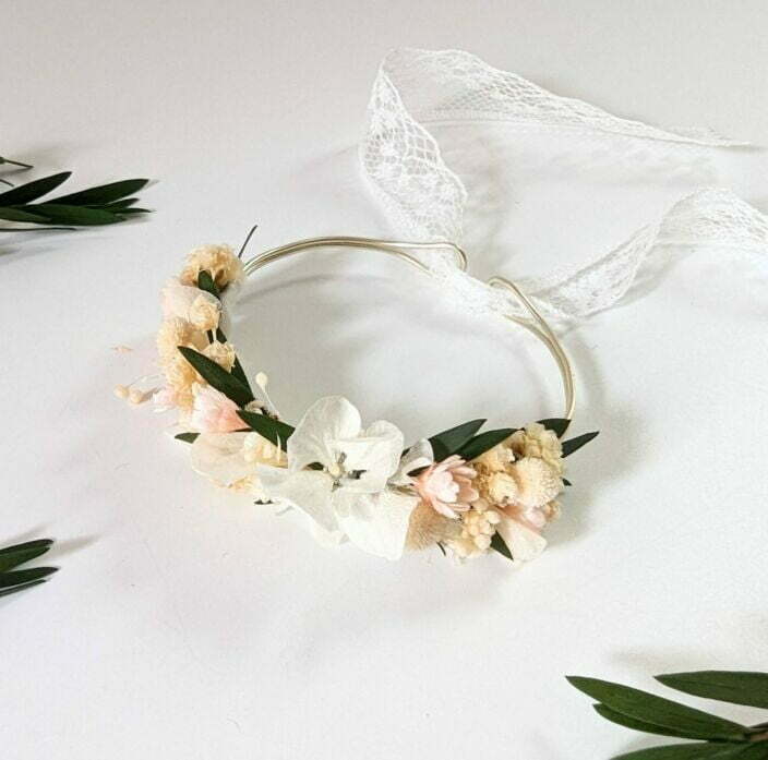 Bracelet de mariée, demoiselle d’honneur en fleurs séchées & stabilisées blanches & roses, Rafaela 2