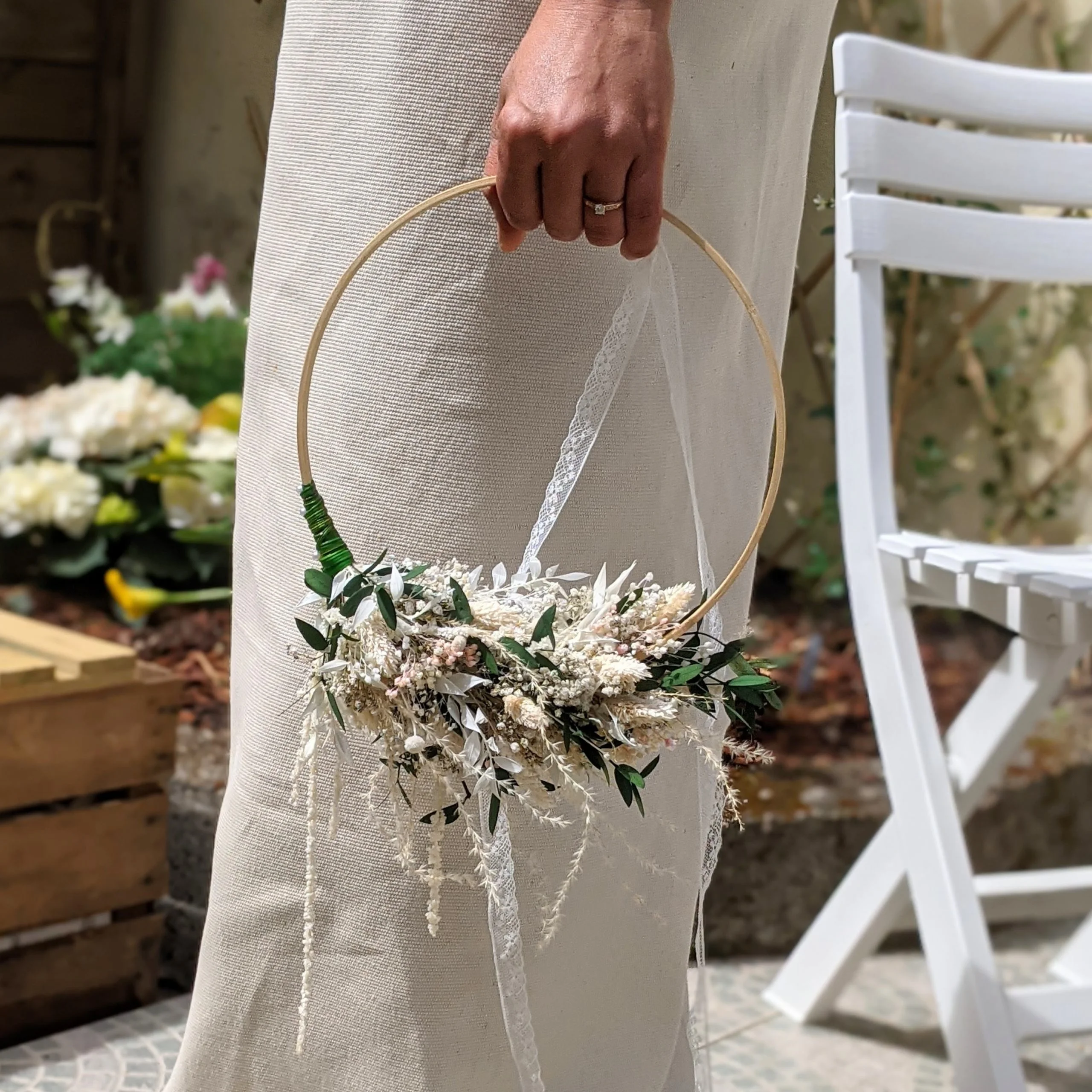Couronne de mariée en fleurs séchées & stabilisées blanches & roses, Rafaela – Image 2