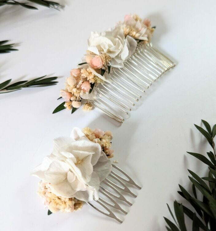 Peigne à cheveux fleuri pour coiffure de mariage en fleurs séchées & stabilisées blanches & roses, Rafaela 4