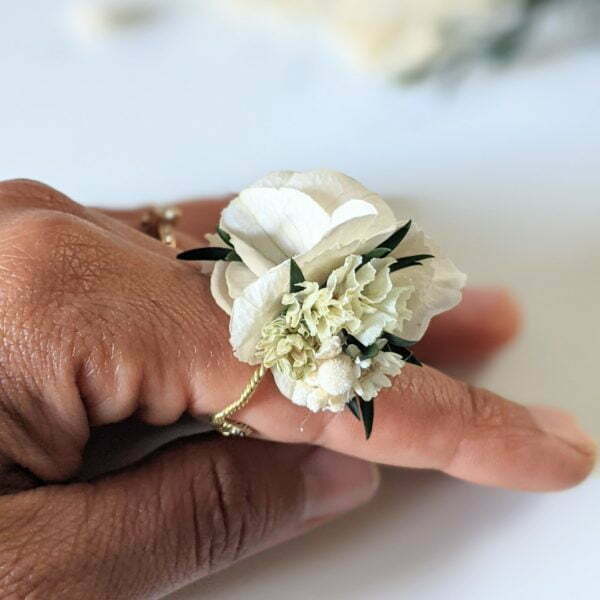 Bague de mariée artisanale en fleurs séchées & fleurs stabilisées, Inès