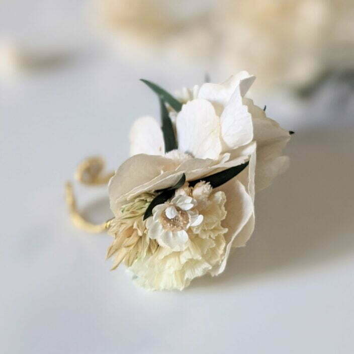 Bague de mariée artisanale en fleurs séchées & fleurs stabilisées, Inès 2