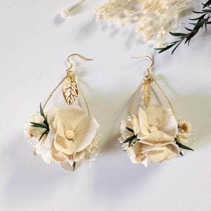 Boucles d’oreilles de mariée artisanales en fleurs séchées & fleurs stabilisées, Inès 2