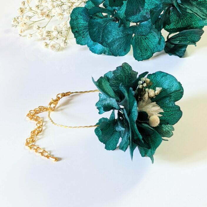 Bracelet de mariée artisanal en fleurs séchées & fleurs stabilisées, Malèna