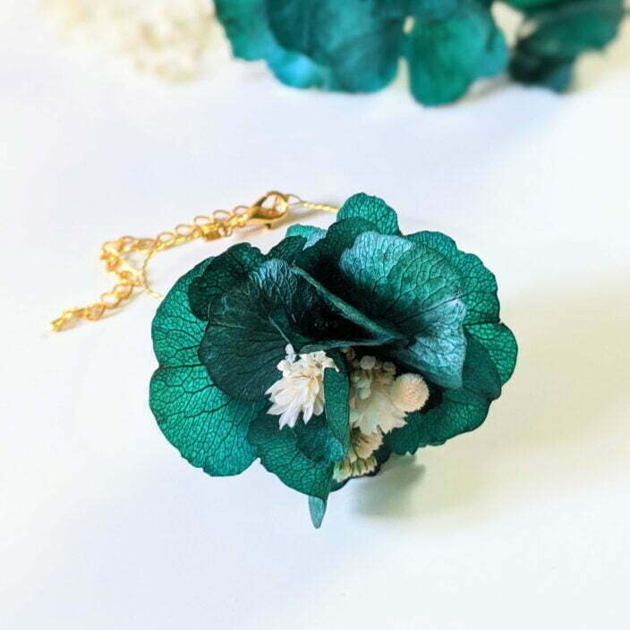 Bracelet de mariée artisanal en fleurs séchées & fleurs stabilisées, Malèna 2