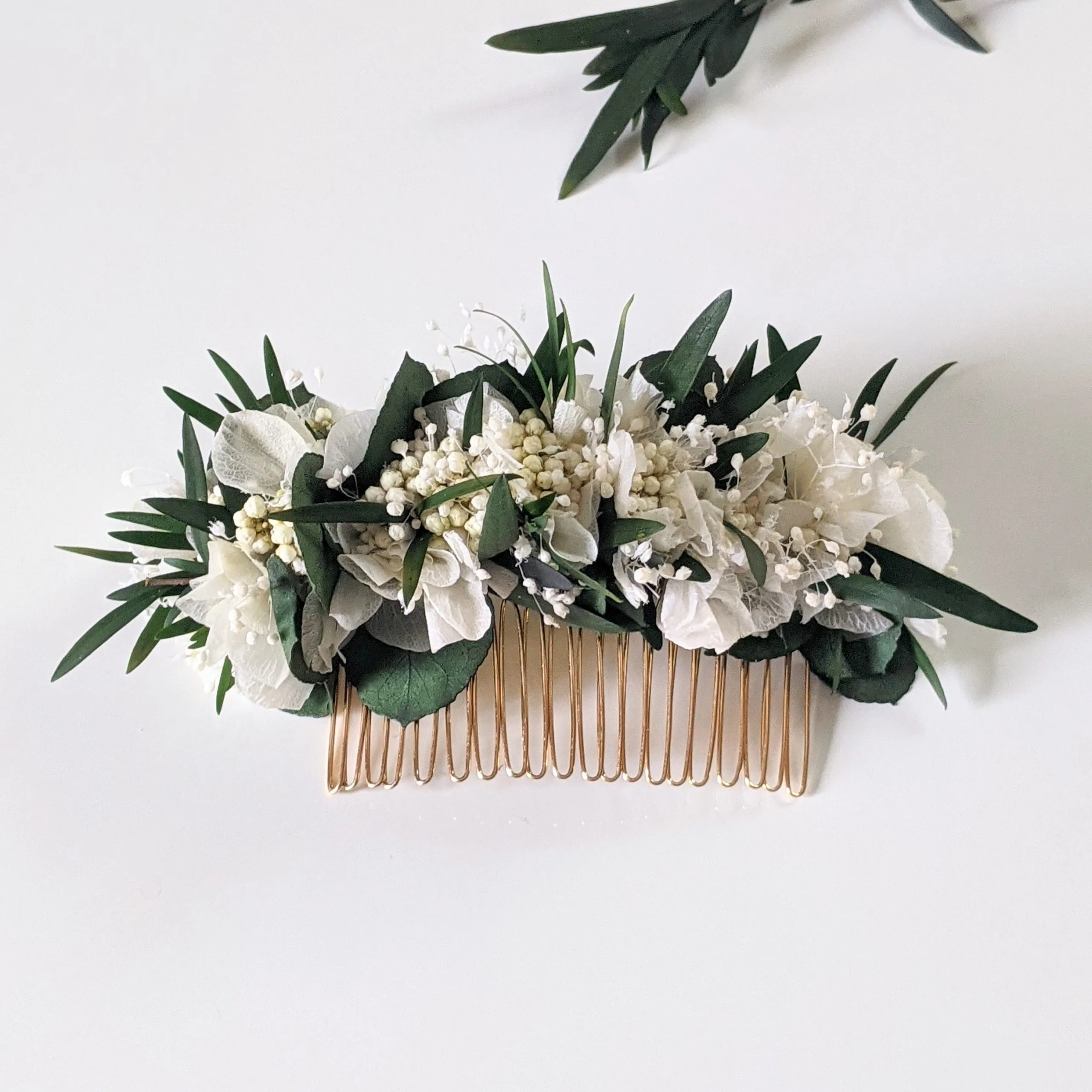 Peigne à cheveux fleuri pour coiffure de mariage en fleurs stabilisées, Frida – Image 2
