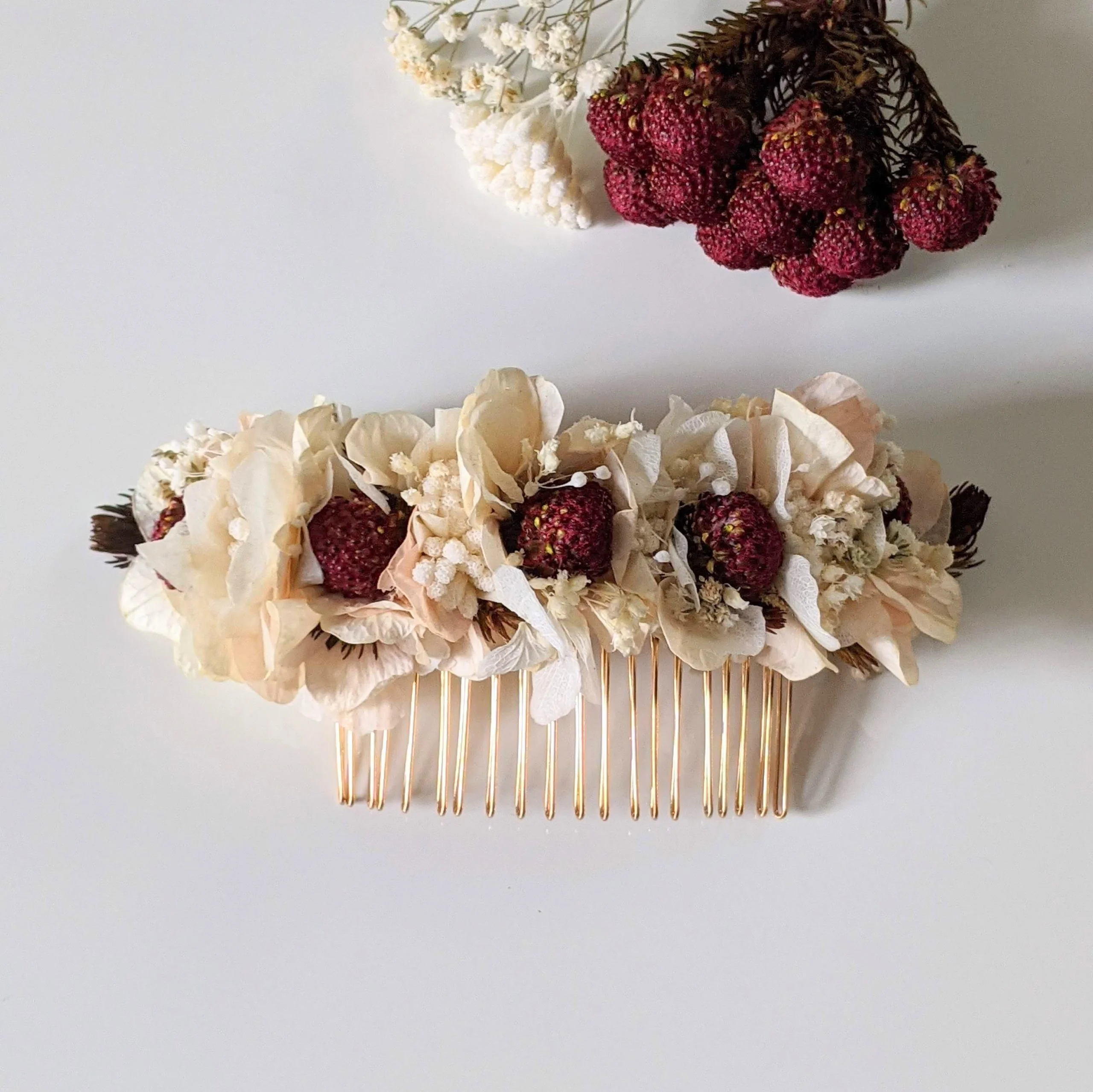 Peigne à cheveux fleuri pour coiffure de mariage en fleurs séchées & fleurs stabilisées, Jeannette – Image 2