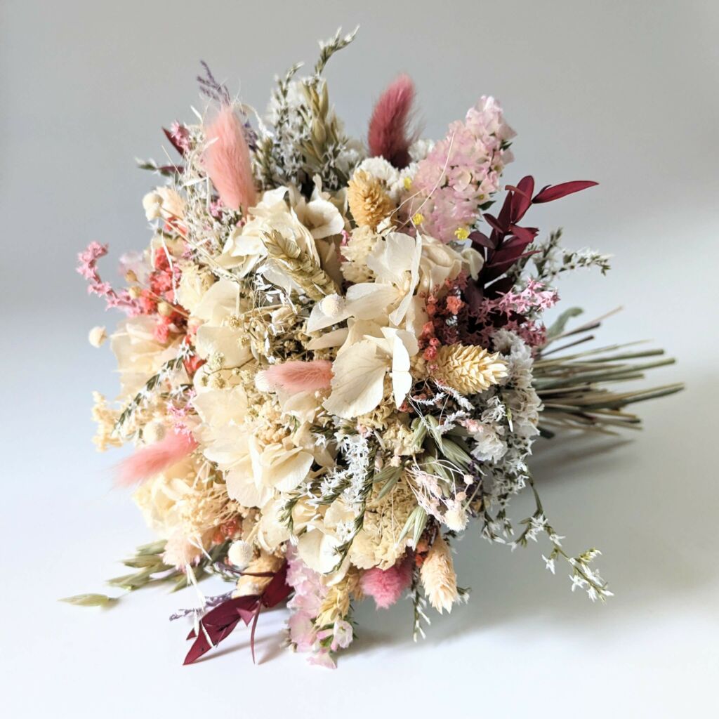 Bouquet de mariée en fleurs séchées et stabilisées aux tonalités beiges ...