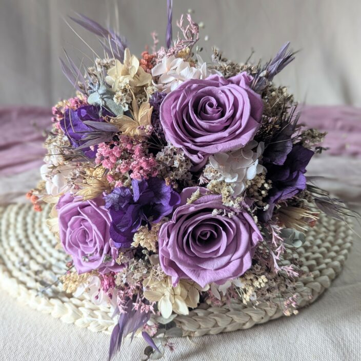 Bouquet de mariée avec des roses éternelles et hortensias stabilisés , Oum – Image 4