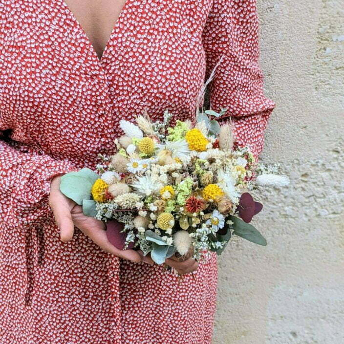 Bouquet de mariée en fleurs séchées & fleurs stabilisées dans les tons jaunes, rouges, beiges, Elvira 3