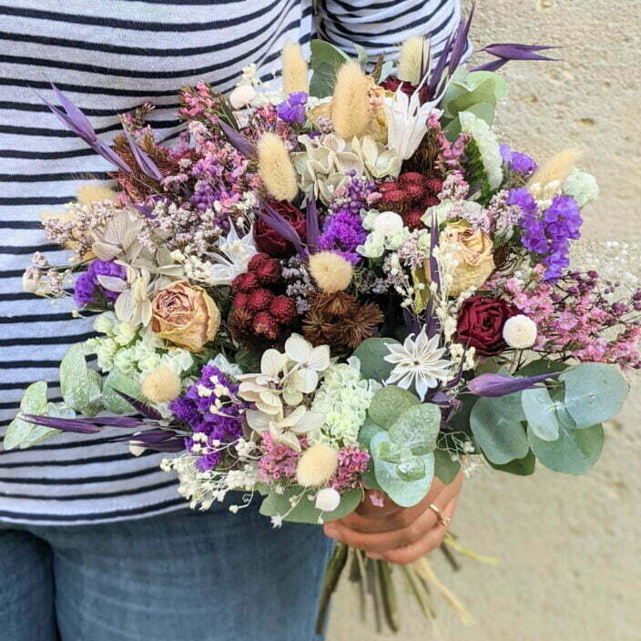 Bouquet de mariée avec roses séchées et hortensias stabilisés dans les tons bordeaux, verts, lilas, Oum 2