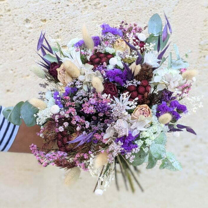Bouquet de mariée avec roses séchées et hortensias stabilisés dans les tons bordeaux, verts, lilas, Oum 3