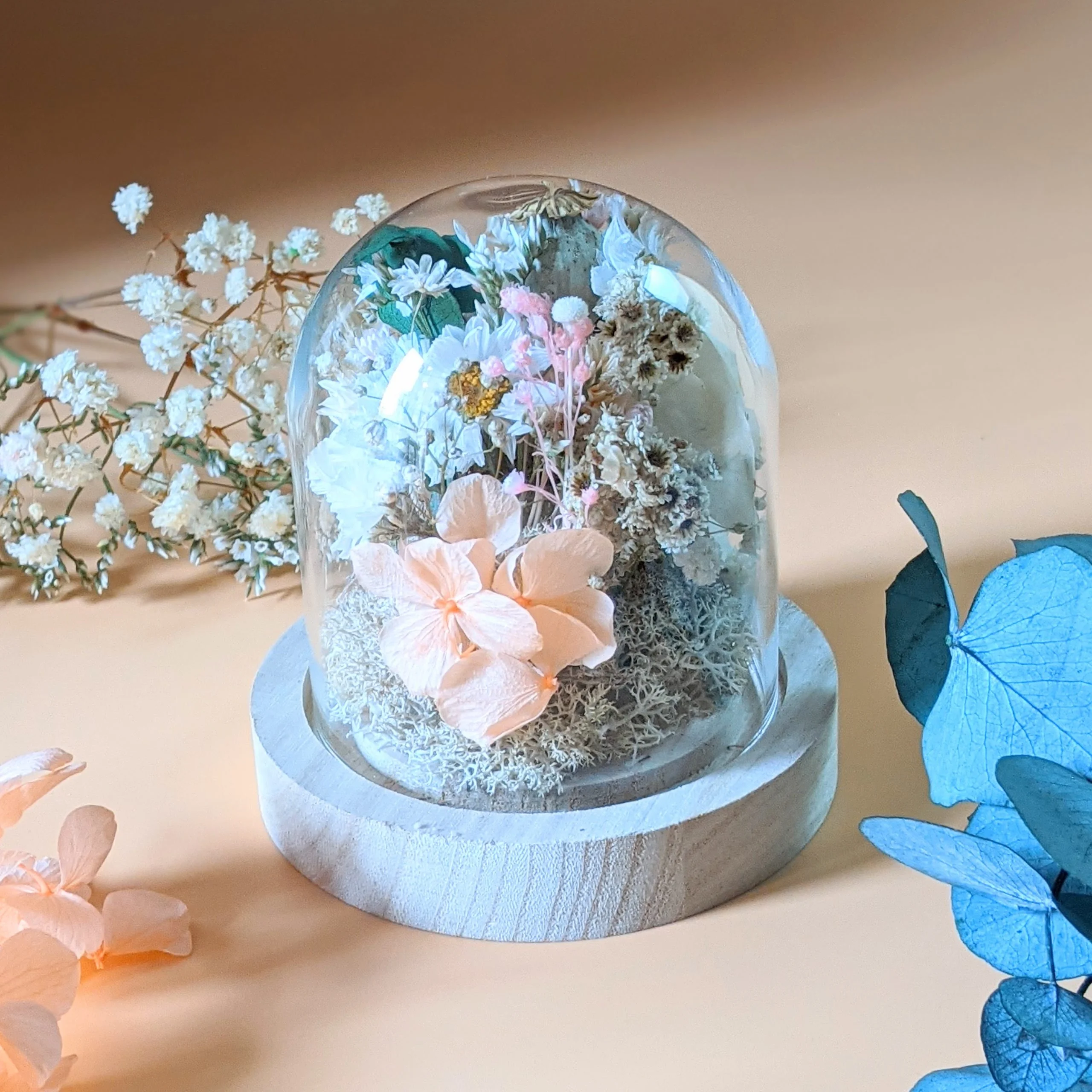 Cloche en verre avec fleurs séchées & fleurs éternelles pour décoration d’intérieur bohème, Lupita – Image 4