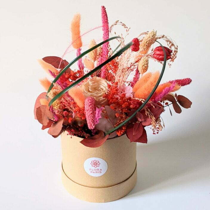 Boîte à chapeau fleurie composée de fleurs séchées et fleurs stabilisées, Mira 2