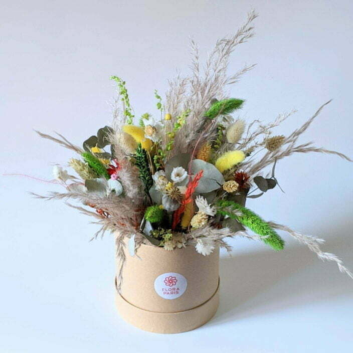 Boîte à chapeau fleurie composée de fleurs séchées et fleurs stabilisées, Mira 3