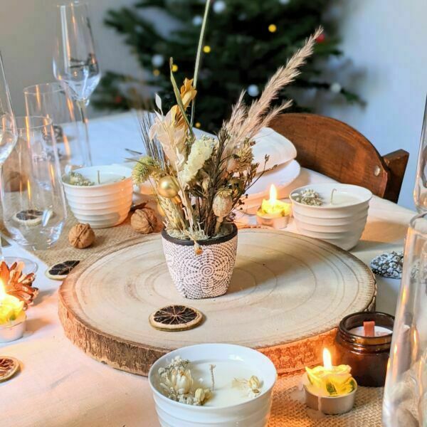 Composition de fleurs séchées dans les tons beiges, rosés pour décoration de table de Noël, Judy 3