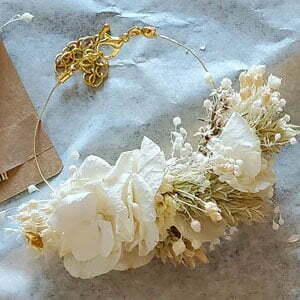 Bracelet de mariée artisanal en fleurs stabilisées & fleurs séchées, Luna évalué par Bérangère