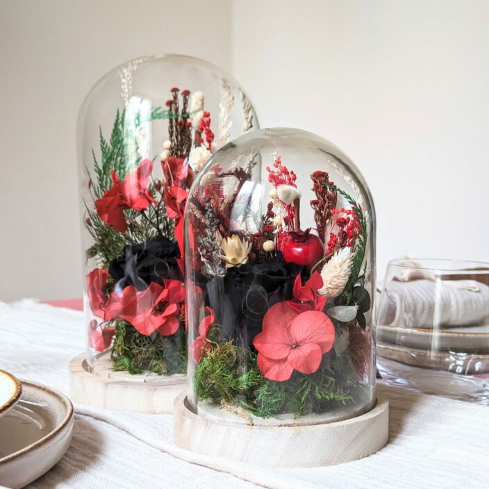 Cloche en verre et fleurs éternelles rouges et noires pour décoration d’intérieur, Dita 2