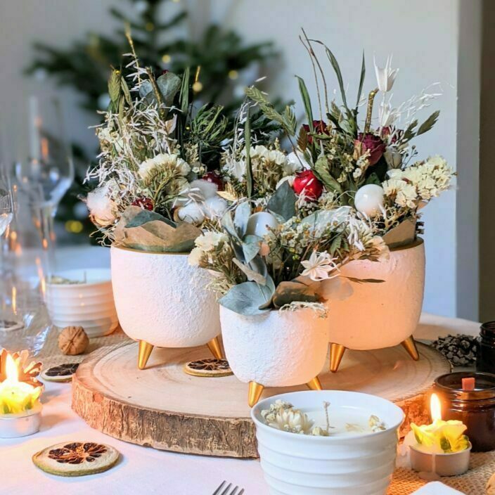 Composition de fleurs séchées et stabilisées pour décoration de Noël, Clara
