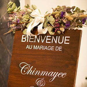 Guirlande de fleurs séchées & fleurs stabilisées dans les tons bordeaux, verts et lilas, Chinmayee évaluée par Chinmayee