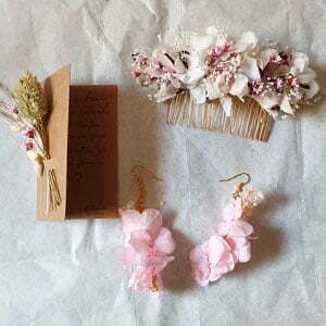Peigne à cheveux fleuri pour coiffure de mariage en fleurs séchées & fleurs stabilisées, Aphrodite évalué par Fanny