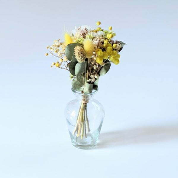 Petit bouquet de fleurs séchées aux couleurs peps dans son vase en verre transparent, Limone 2