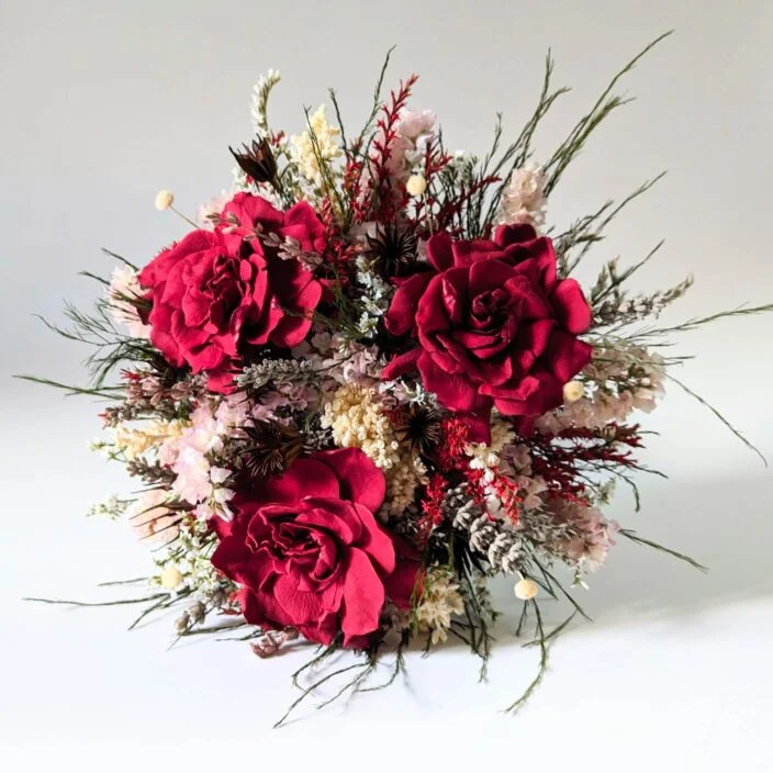 Bouquet de mariée avec gardénias éternels de couleur rouge, Rachel – Image 3