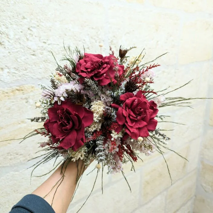 Bouquet de mariée avec gardénias éternels de couleur rouge, Rachel – Image 2