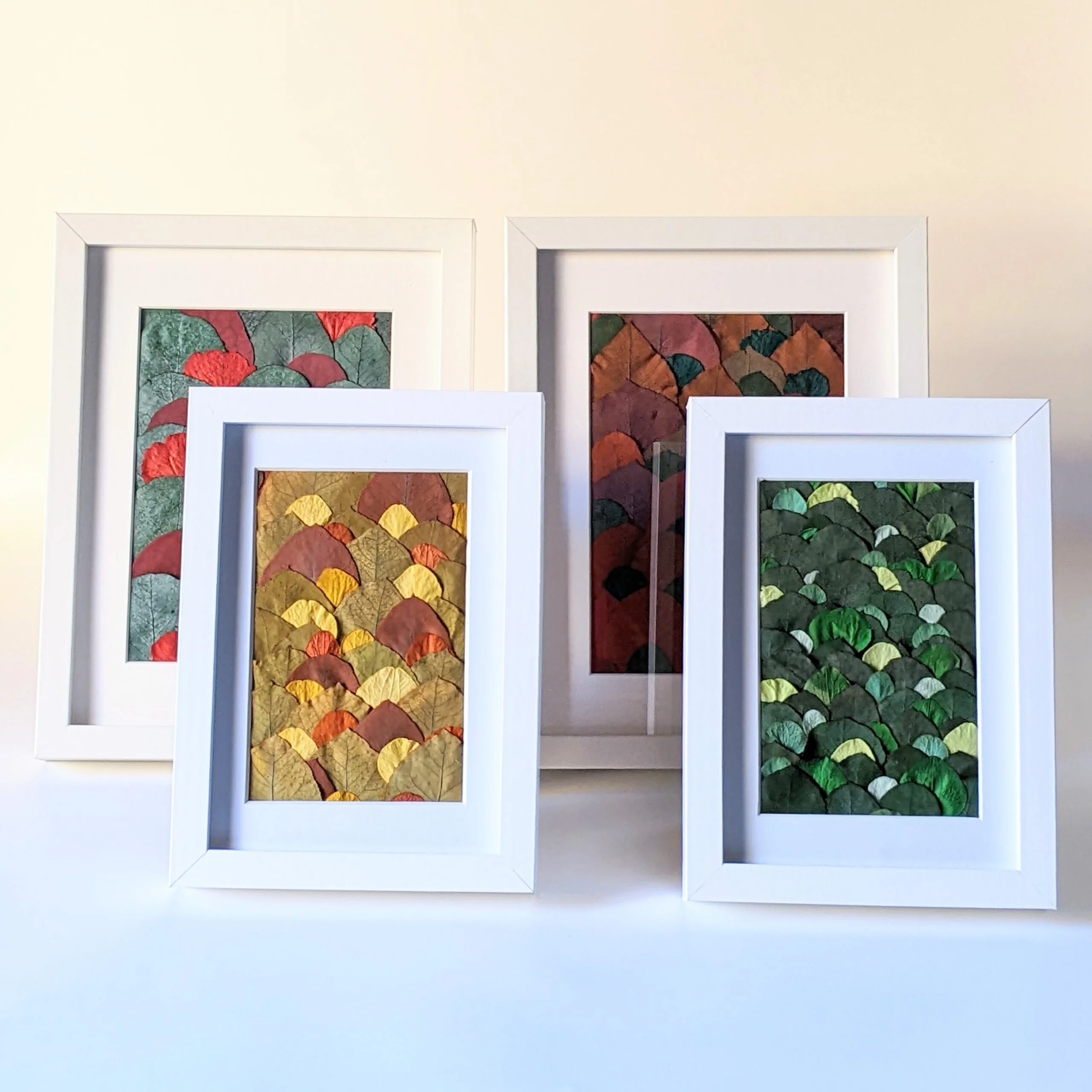 Tableau végétal en bois blanc & arrangement de fleurs stabilisées, Camille – Image 3
