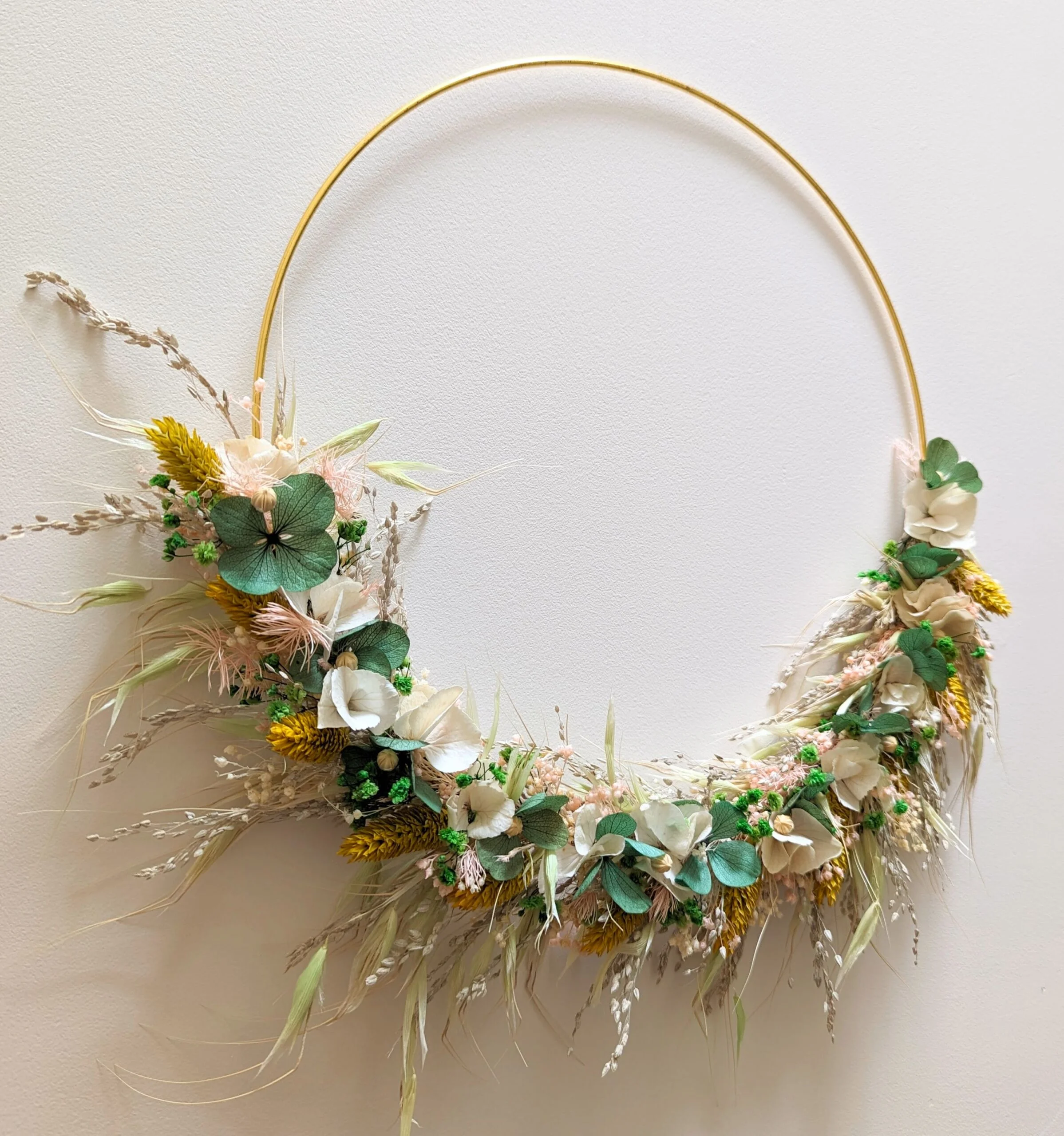 Couronne murale de fleurs séchées & fleurs stabilisées de couleurs peps, Lydie – Image 4