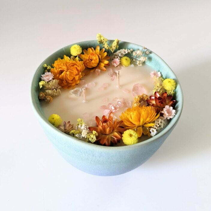 Bougie parfumée au jasmin-cèdre, à la cire de soja, fleurs séchées et quartz rose, naturelle artisanale, Amaryllis