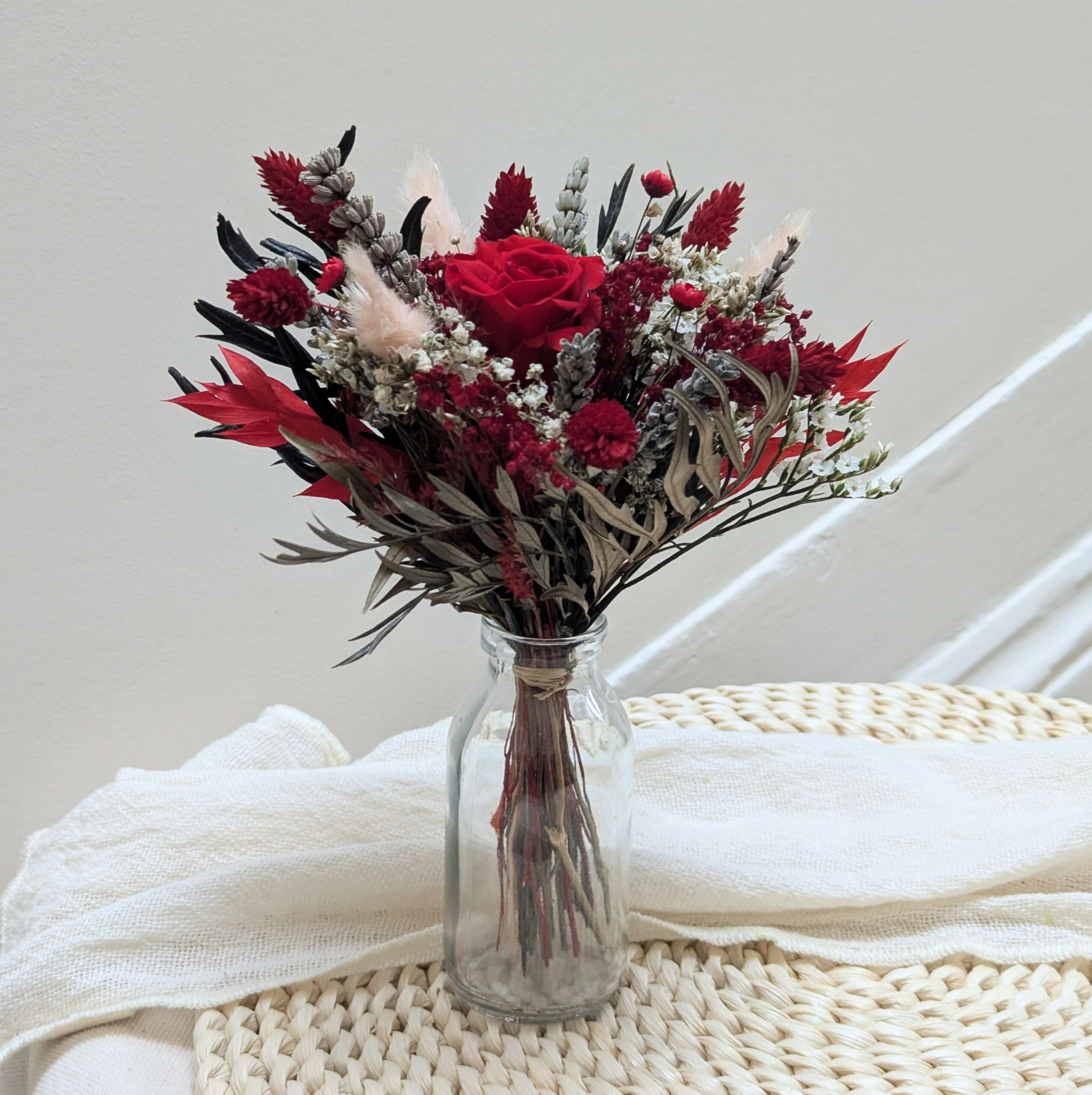 Petit bouquet de fleurs séchées et stabilisées rouges et roses, Darling – Image 2