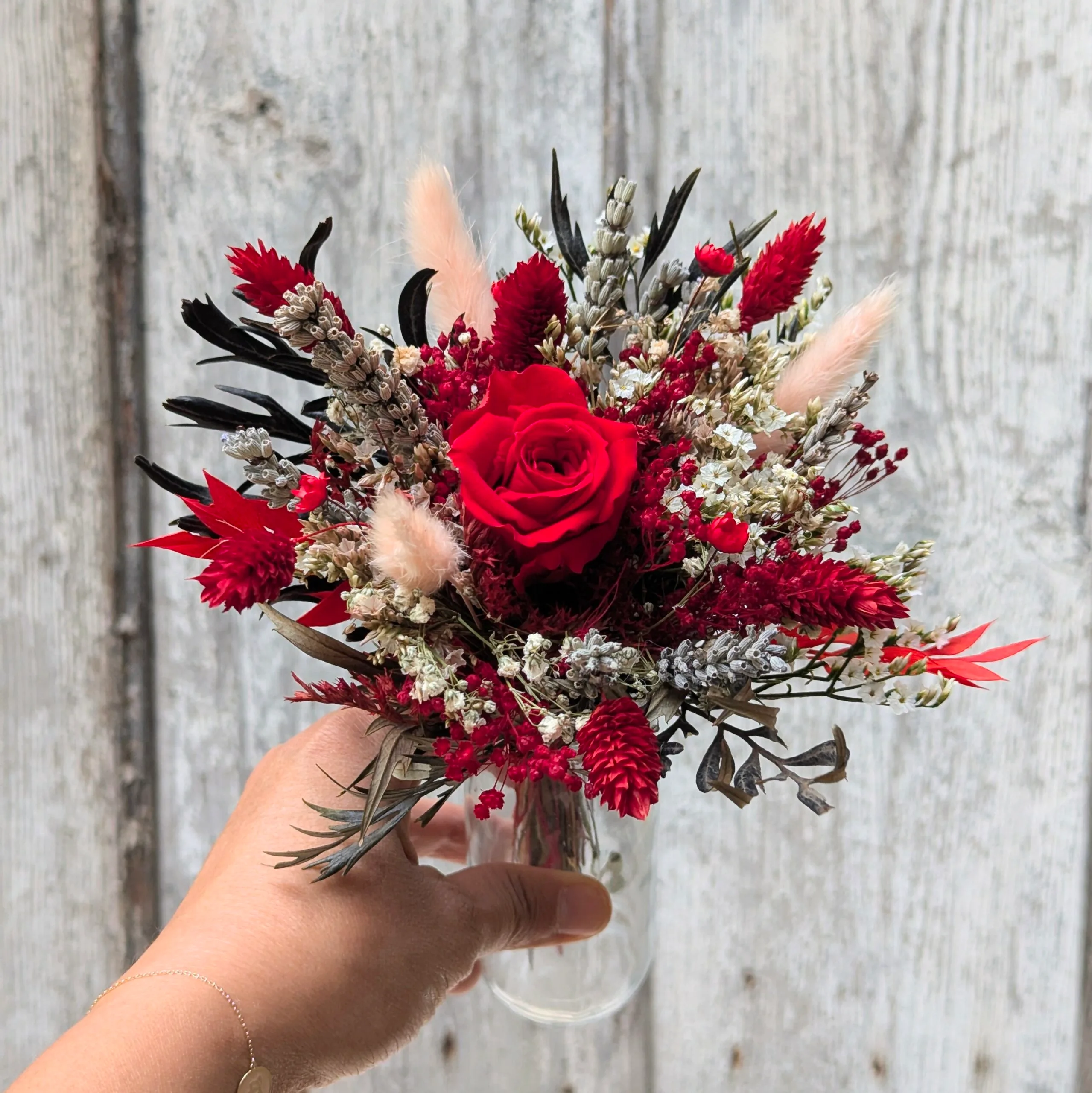 Petit bouquet de fleurs séchées et stabilisées rouges et roses, Darling – Image 4