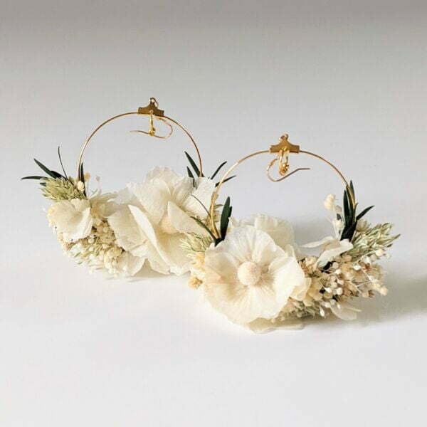 Boucles d’oreilles créoles de mariée artisanales en fleurs séchées, fleurs stabilisées, Anaïs 2