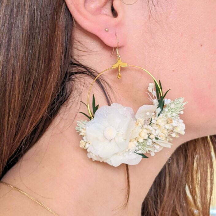 Boucles d’oreilles créoles de mariée artisanales en fleurs séchées, fleurs stabilisées, Anaïs
