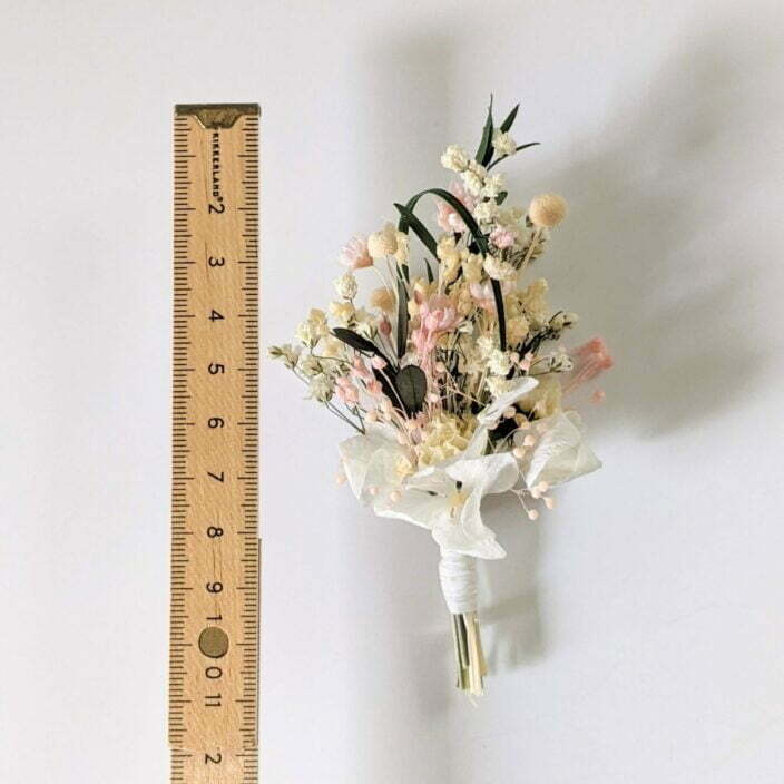 Boutonnière de fleurs séchées et fleurs stabilisées, Rafaela 3