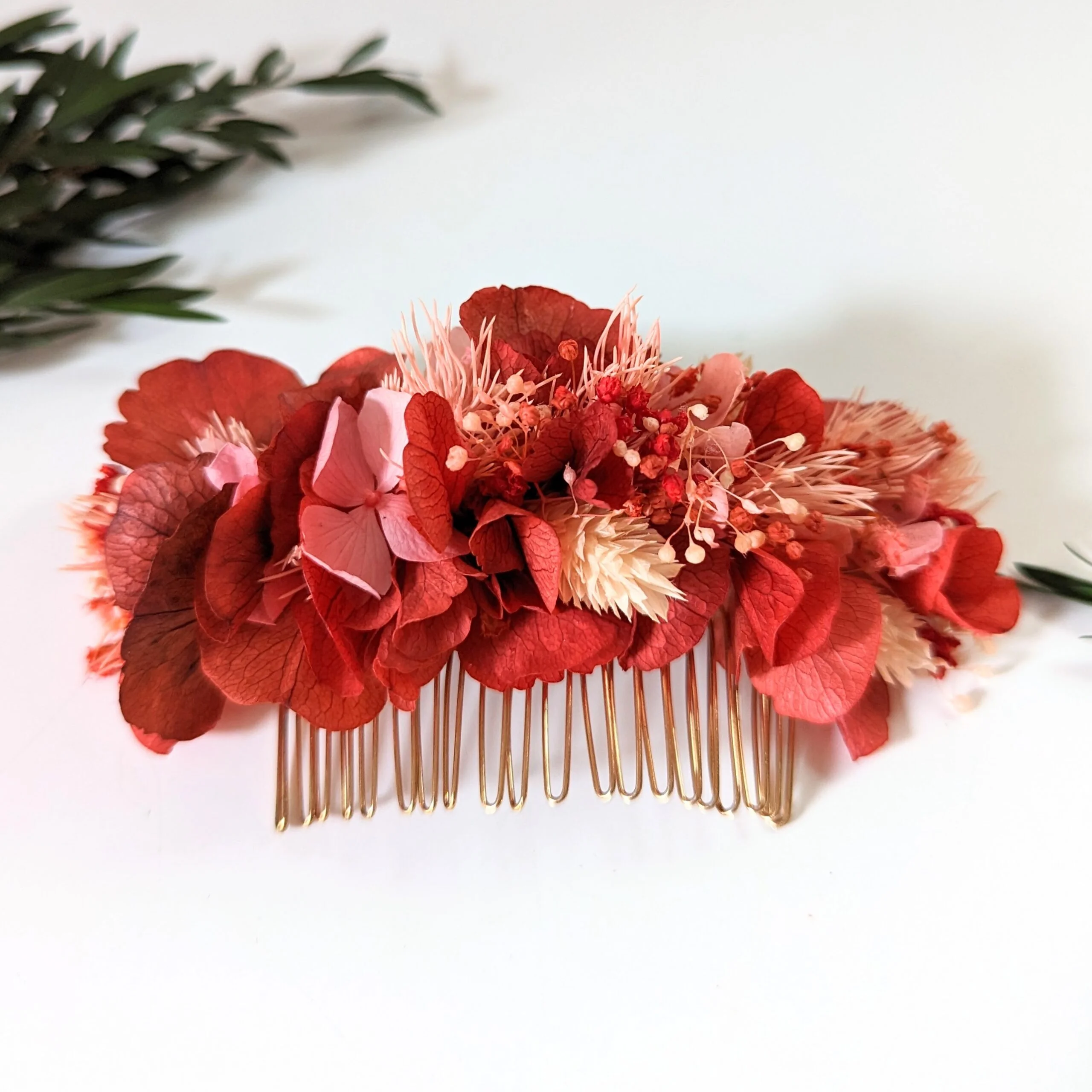 Peigne à cheveux fleuri pour coiffure de mariage en fleurs séchées & fleurs stabilisées, Bayonne – Image 2