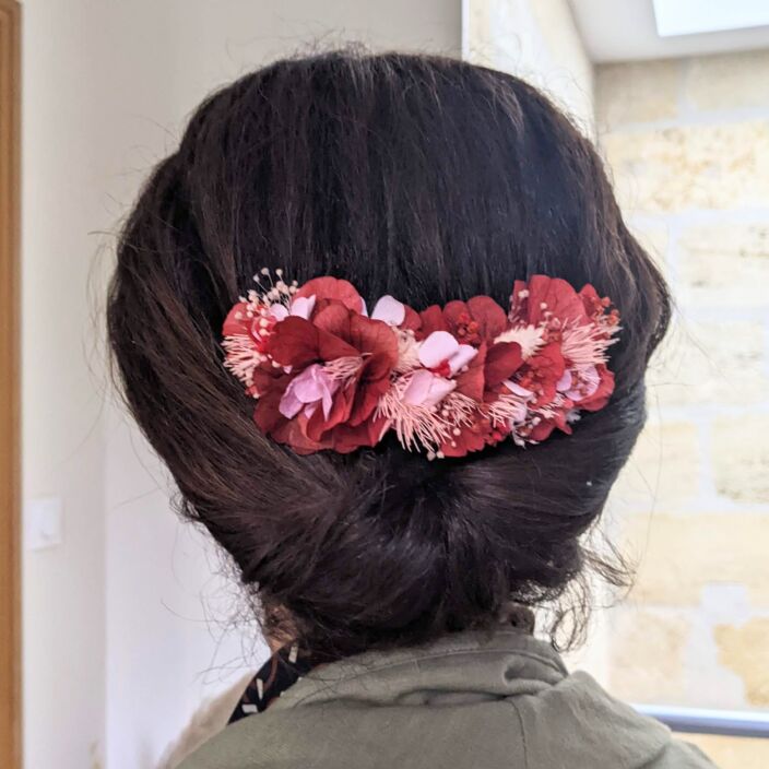 Peigne à cheveux fleuri pour coiffure de mariage en fleurs séchées & fleurs stabilisées, Bayonne – Image 4