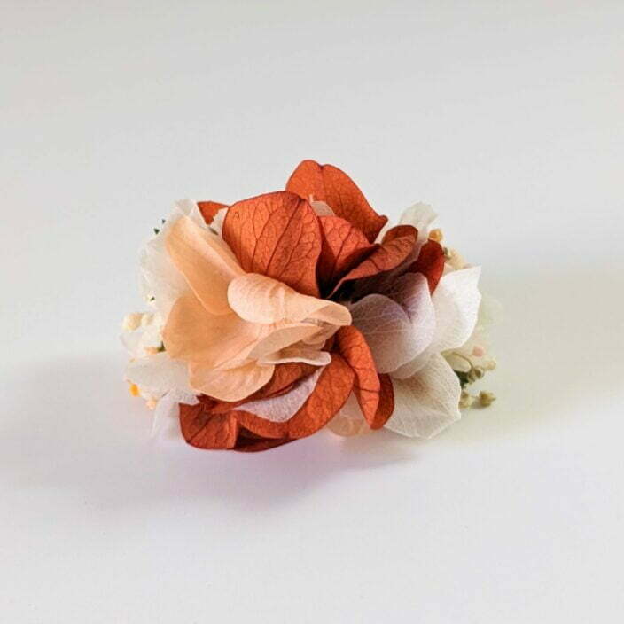 Bague de mariée artisanale en fleurs séchées & stabilisées orangées, Chloé 4