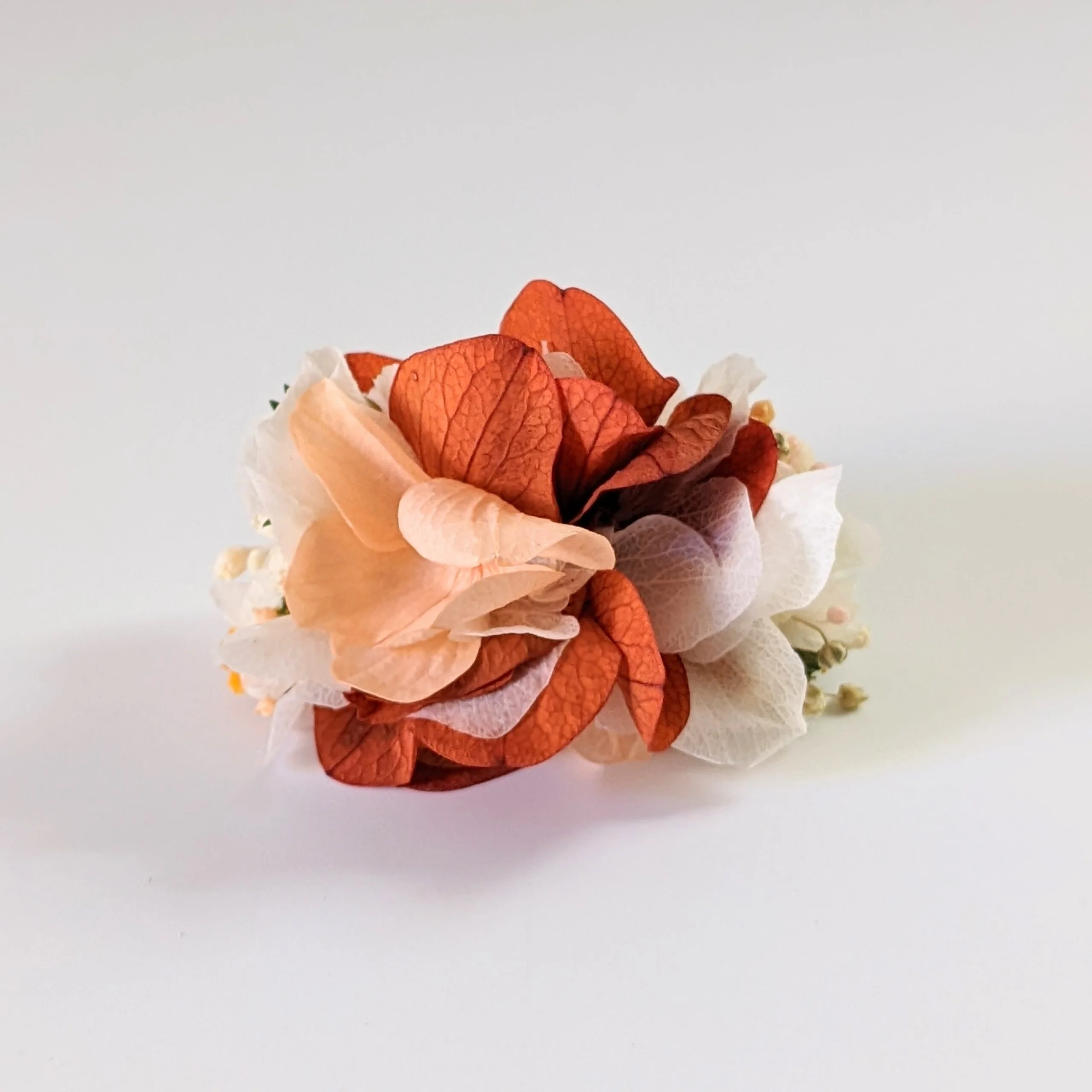 Bague de mariée artisanale en fleurs séchées & stabilisées orangées, Chloé – Image 4