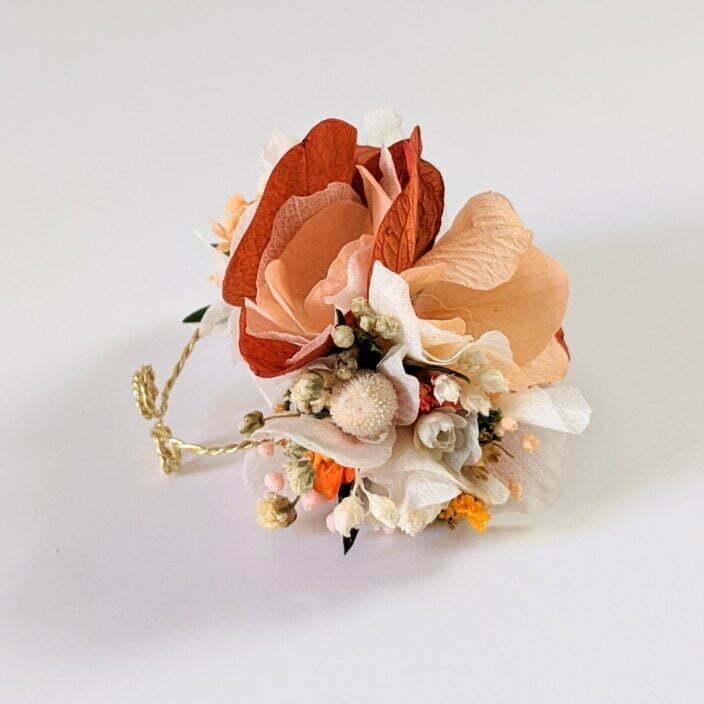 Bague de mariée artisanale en fleurs séchées & stabilisées orangées, Chloé 2