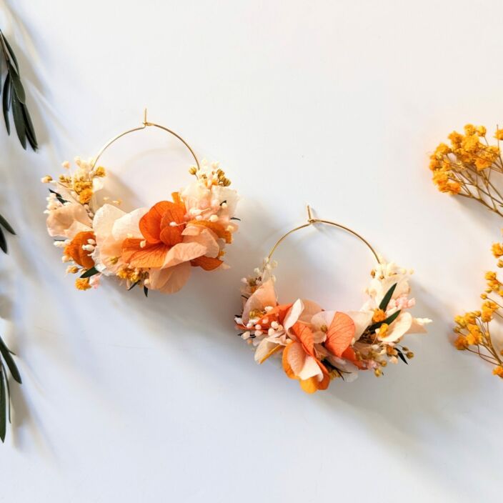 Boucles d’oreilles de mariée artisanales en fleurs séchées & stabilisées orangées, Chloé 2