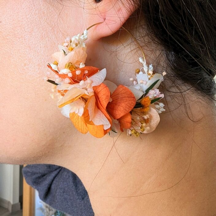 Boucles d’oreilles de mariée artisanales en fleurs séchées & stabilisées orangées, Chloé 3