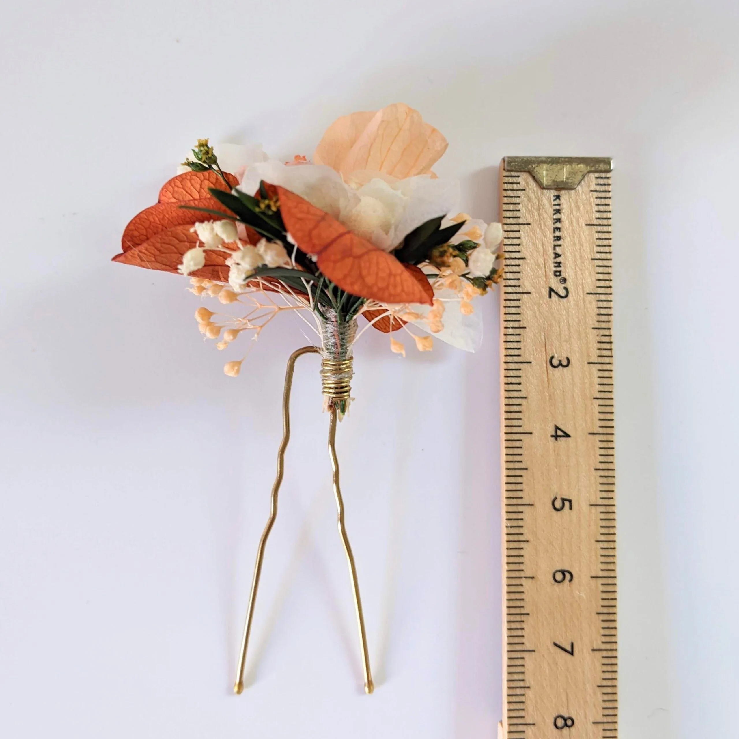Épingle à cheveux ornée de fleurs séchées & stabilisées orangées, Chloé – Image 4
