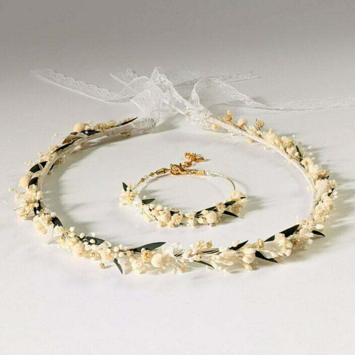 Bracelet de mariée artisanal en fleurs stabilisées blanches & vertes, Virginie 4