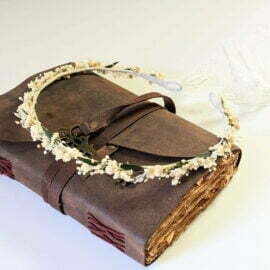 Couronne de cheveux en fleurs stabilisées blanches & vertes avec dentelle fine, Virginie