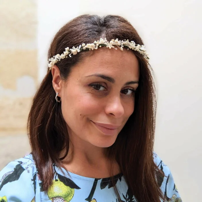 Couronne de cheveux en fleurs stabilisées blanches & vertes avec dentelle fine, Virginie – Image 4