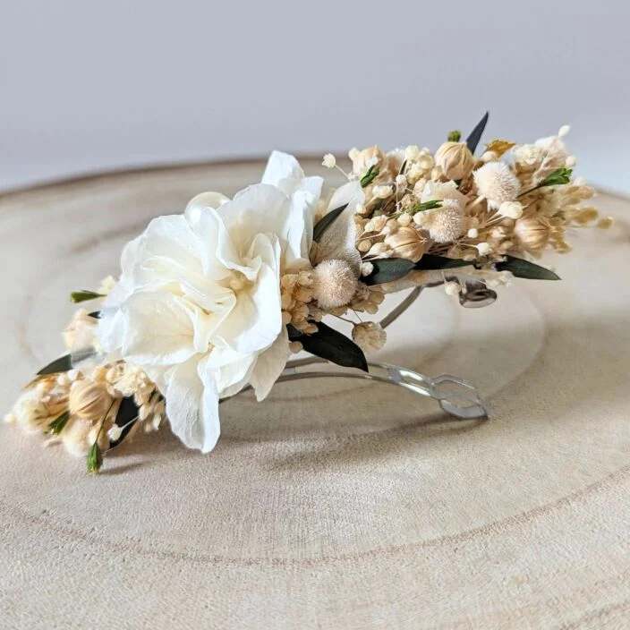 Barrette à cheveux fleurie pour coiffure de mariage en fleurs stabilisées blanches & vertes, Virginie