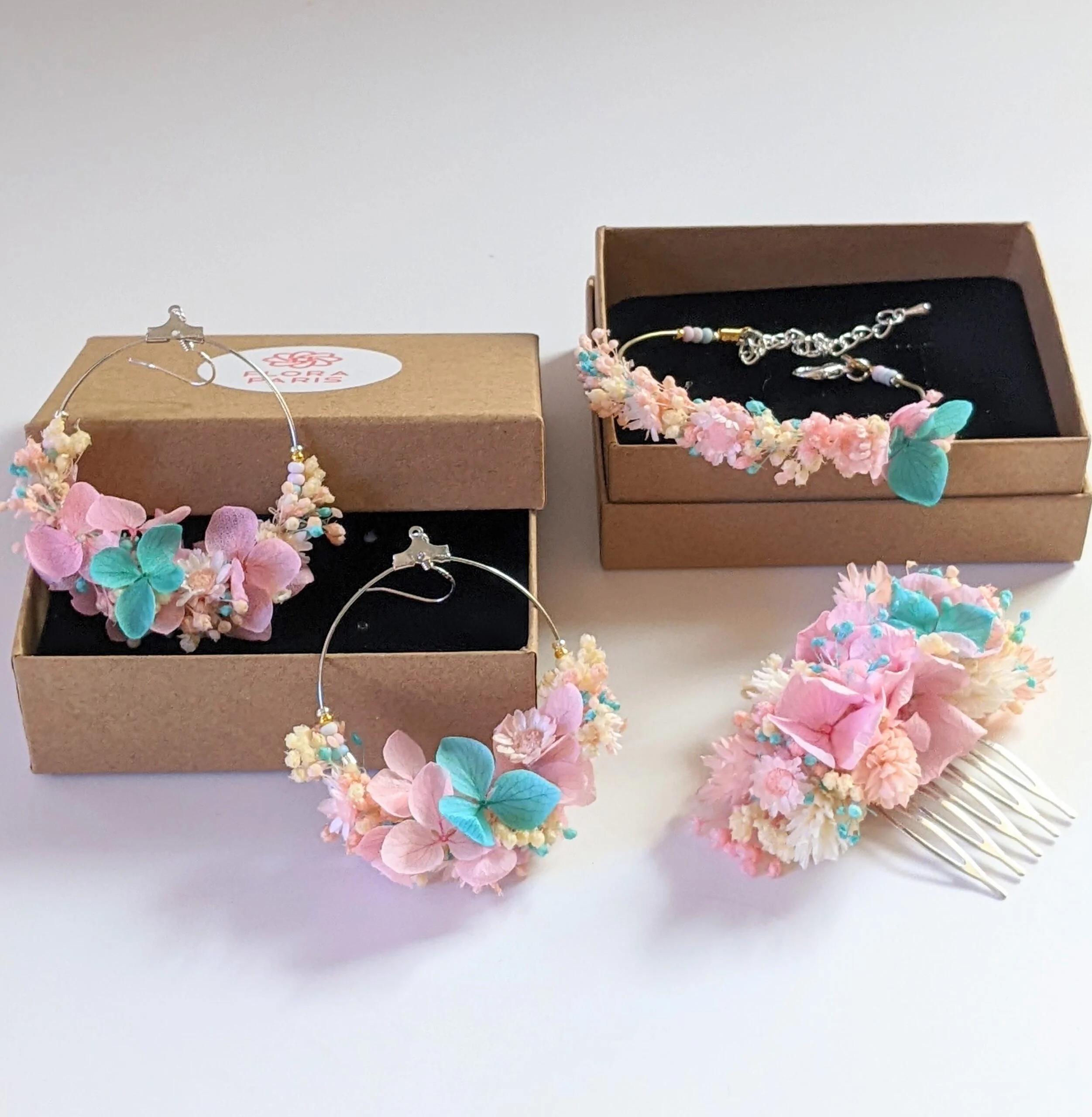 Bracelet artisanal en fleurs stabilisées & séchées roses, Candy – Image 3