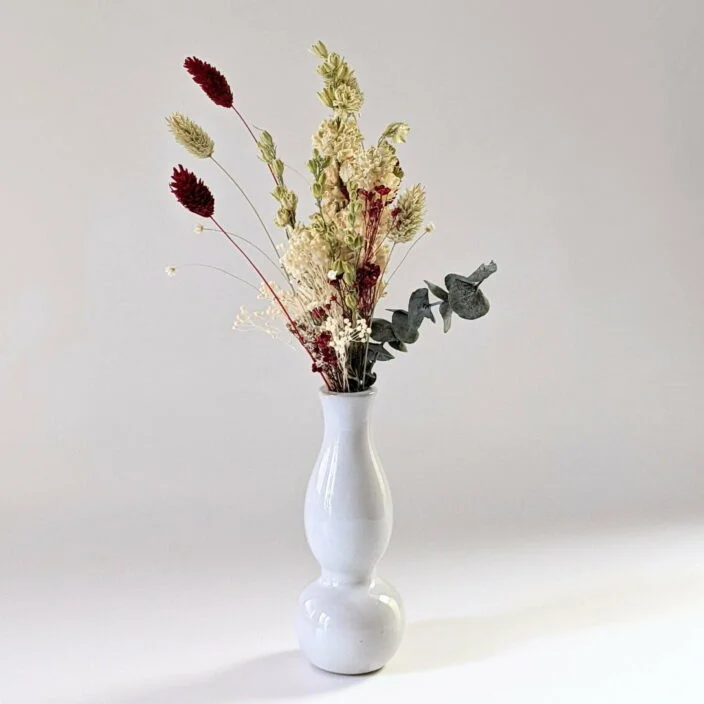 Duo de petits bouquets en fleurs séchées aux couleurs rouges et vertes, Sofia – Image 2